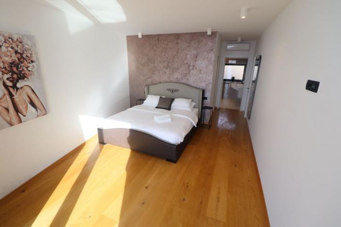 Image No.21-4 Bed Property for sale