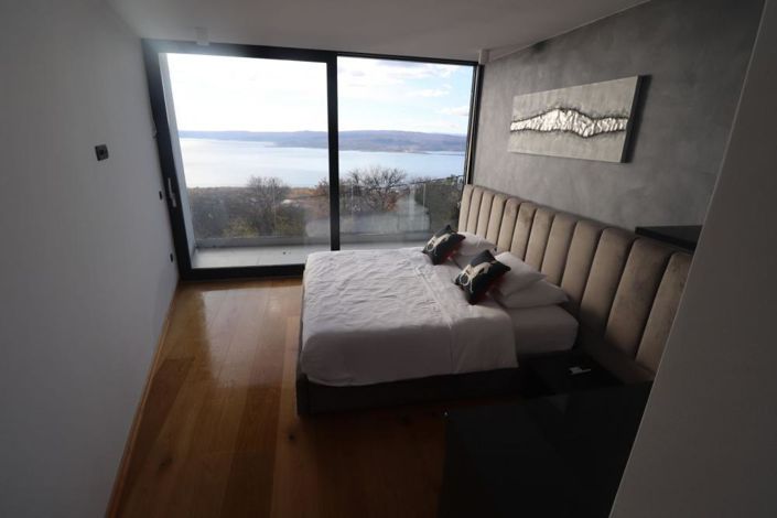 Image No.22-4 Bed Property for sale