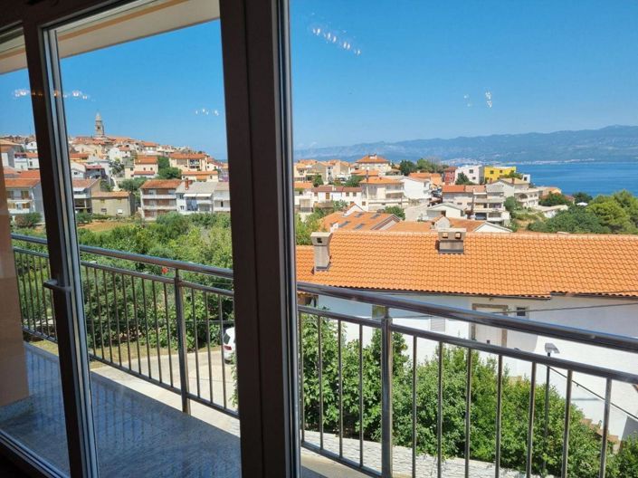 Image No.2-9 Bed Property for sale