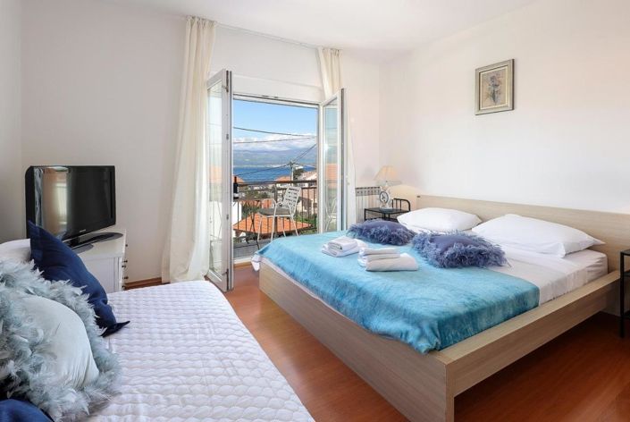 Image No.22-9 Bed Property for sale