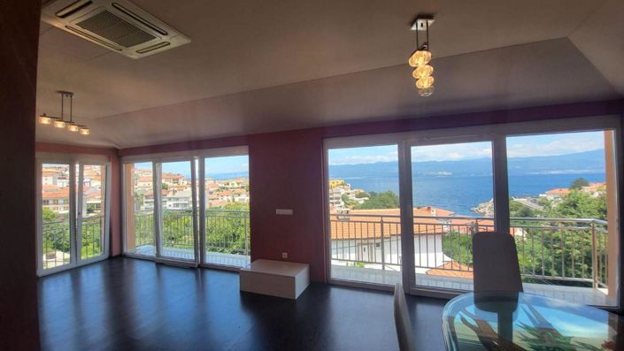 Image No.3-9 Bed Property for sale