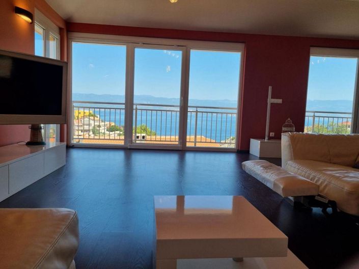 Image No.4-9 Bed Property for sale