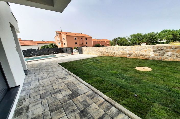 Image No.5-3 Bed Property for sale