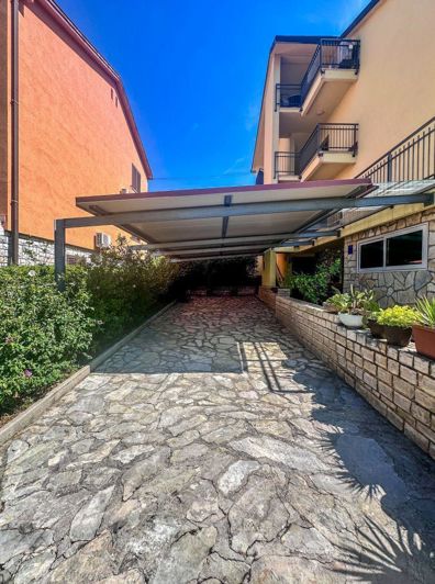 Image No.13-7 Bed Property for sale