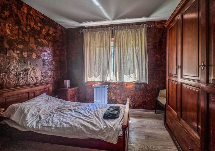 Image No.15-7 Bed Property for sale