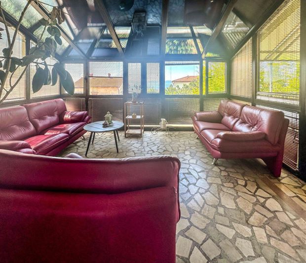 Image No.21-7 Bed Property for sale