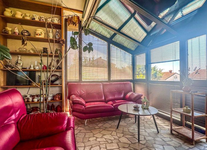 Image No.22-7 Bed Property for sale