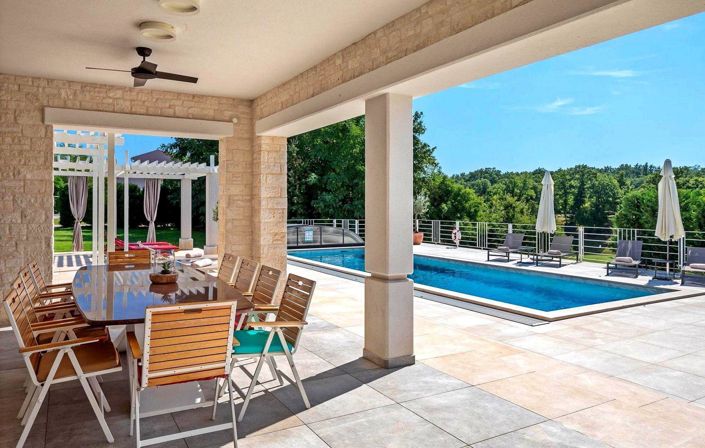 Image No.15-5 Bed Property for sale