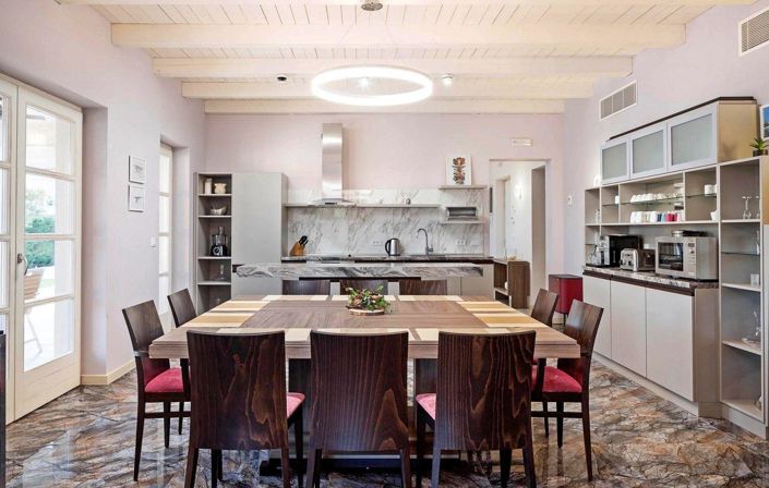 Image No.25-5 Bed Property for sale