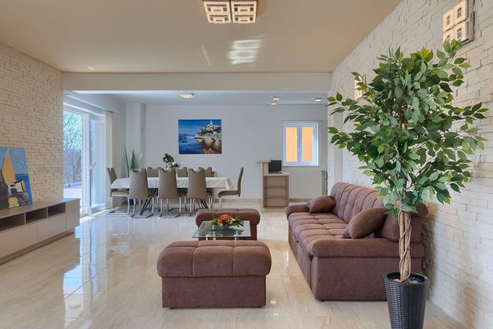 Image No.14-4 Bed Property for sale