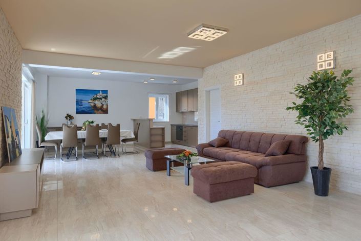 Image No.16-4 Bed Property for sale