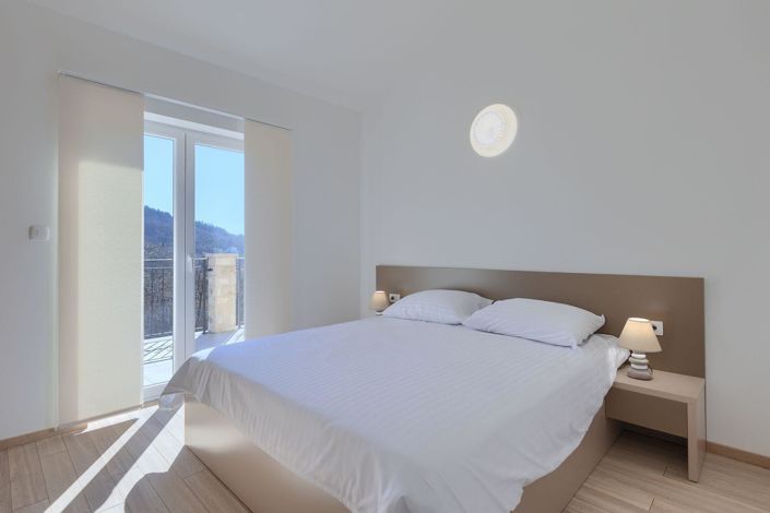 Image No.22-4 Bed Property for sale