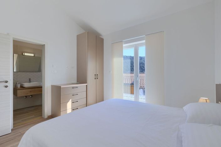 Image No.23-4 Bed Property for sale