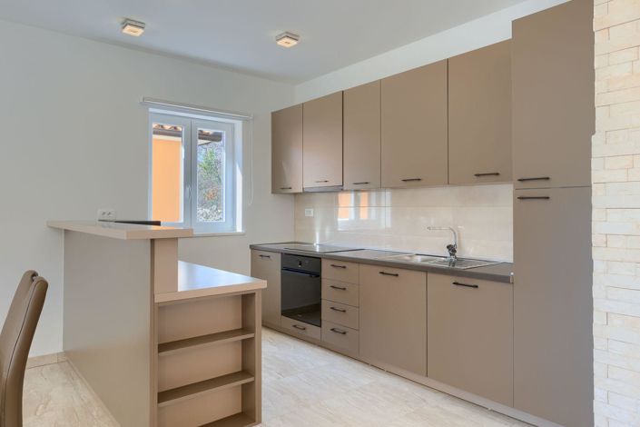 Image No.8-4 Bed Property for sale