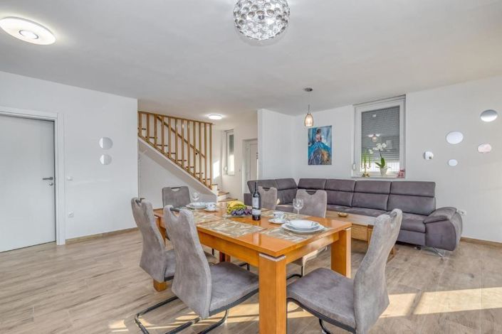 Image No.10-Propriété de 4 chambres à vendre à Tinjan