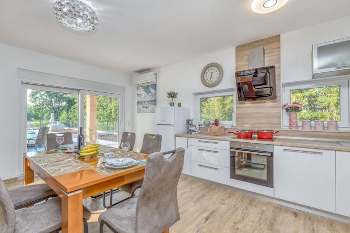 Image No.13-4 Bed Property for sale