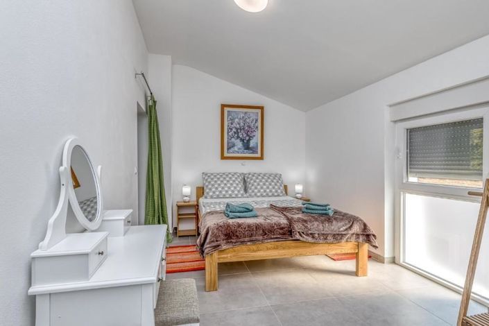 Image No.14-4 Bed Property for sale