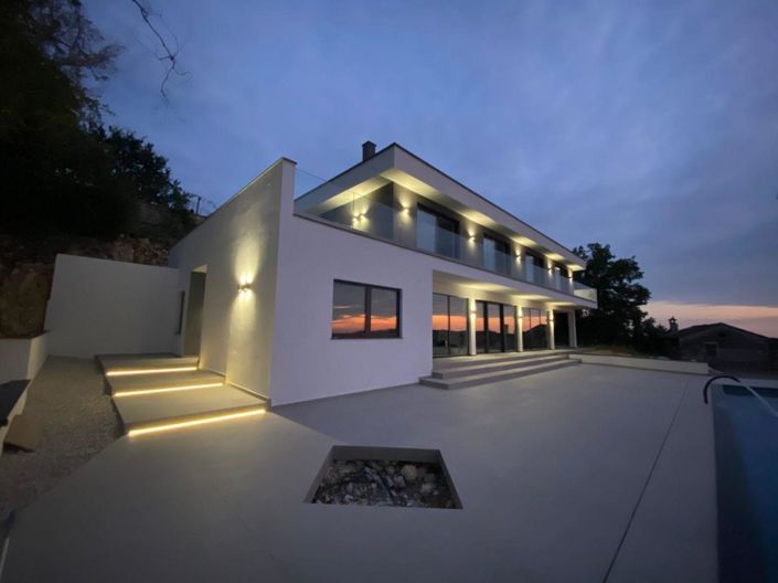 Image No.1-4 Bed Property for sale