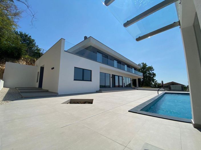 Image No.2-4 Bed Property for sale