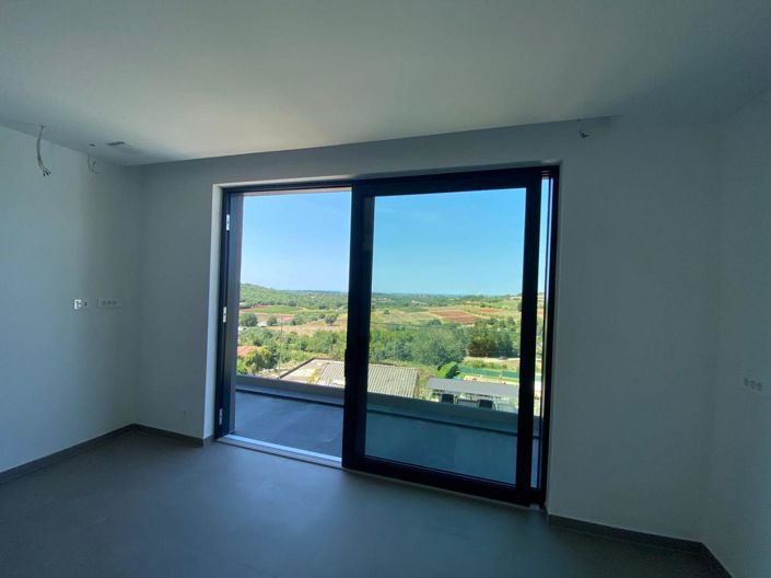 Image No.9-4 Bed Property for sale