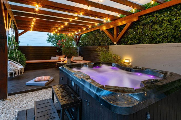 Image No.10-5 Bed Property for sale