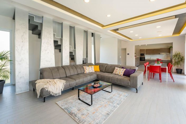 Image No.22-5 Bed Property for sale