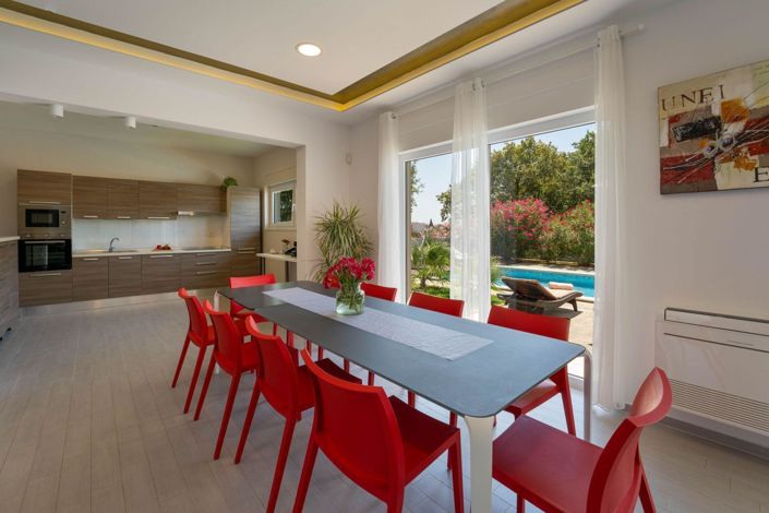 Image No.24-5 Bed Property for sale