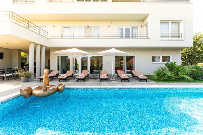 Image No.5-5 Bed Property for sale