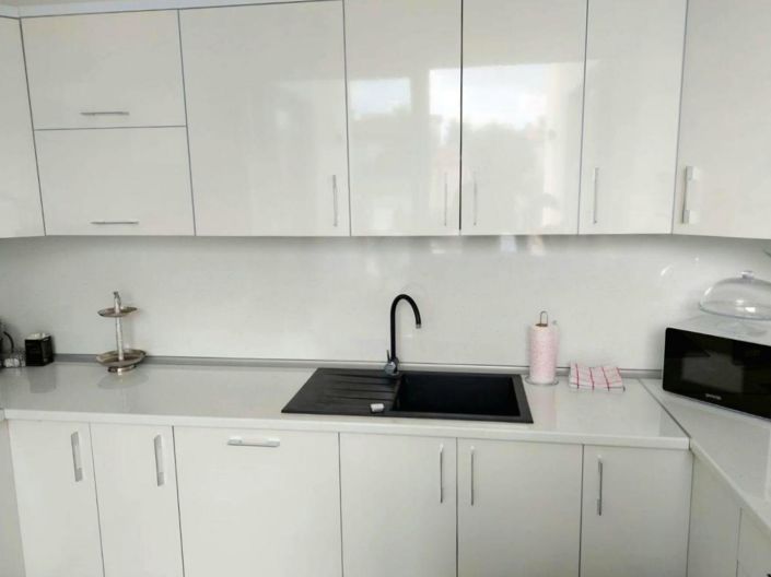 Image No.10-6 Bed Property for sale