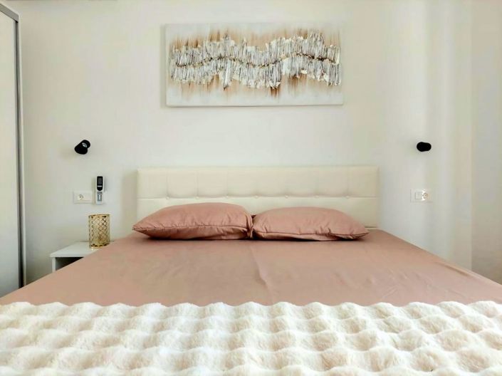 Image No.16-6 Bed Property for sale