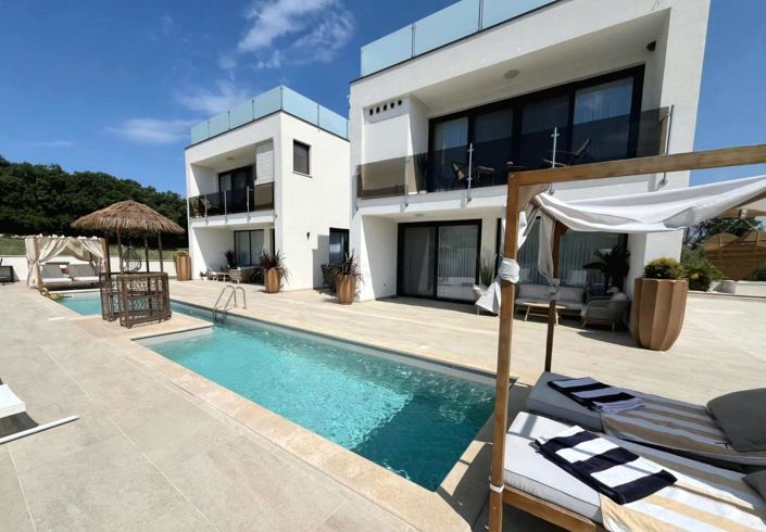 Image No.2-6 Bed Property for sale