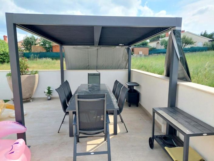 Image No.22-6 Bed Property for sale