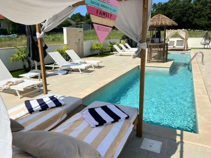 Image No.3-6 Bed Property for sale