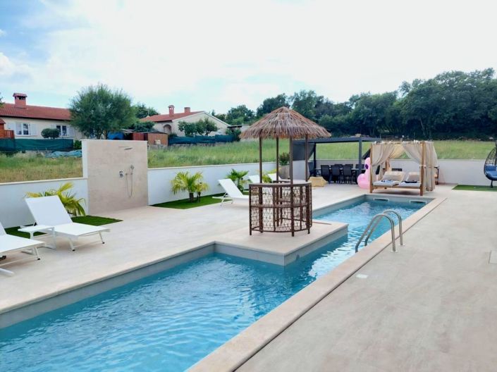 Image No.4-6 Bed Property for sale