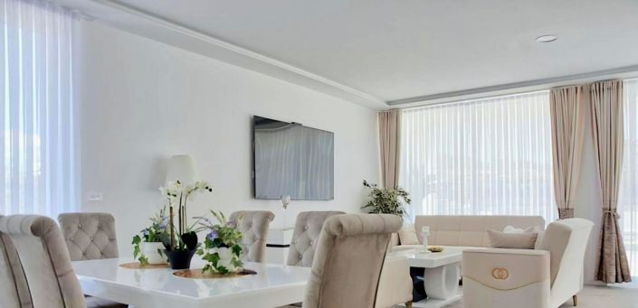 Image No.7-6 Bed Property for sale