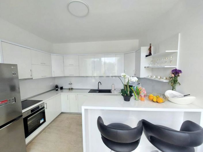 Image No.9-6 Bed Property for sale