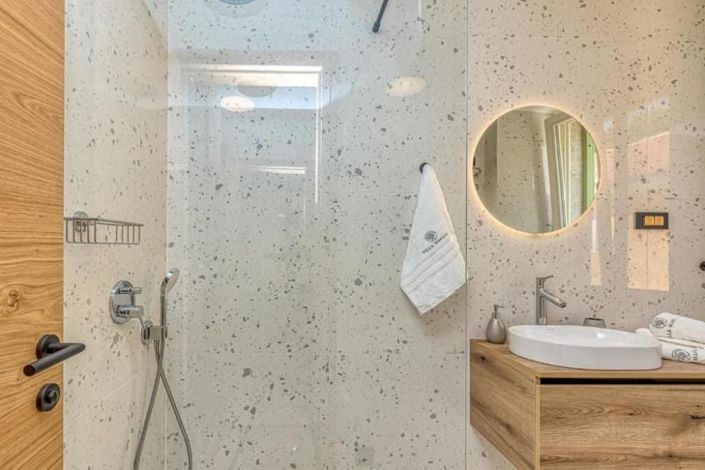 Image No.17-3 Bed Property for sale