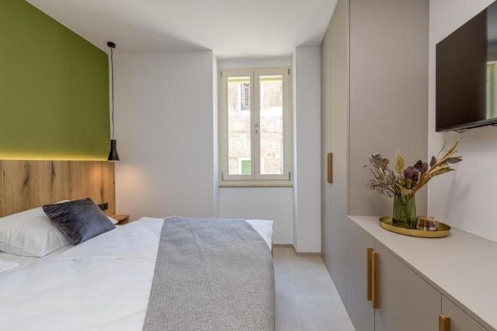 Image No.18-3 Bed Property for sale