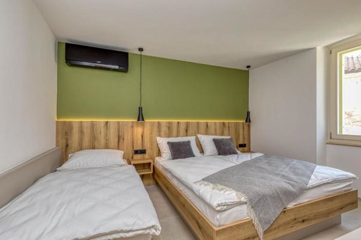 Image No.19-3 Bed Property for sale