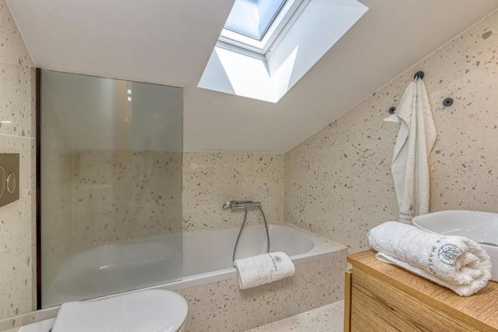 Image No.9-3 Bed Property for sale