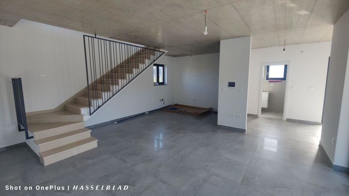 Image No.11-3 Bed Property for sale