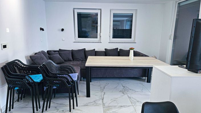 Image No.10-5 Bed Property for sale