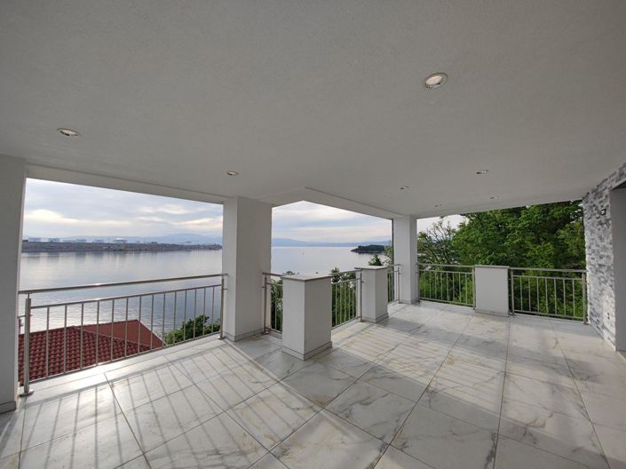 Image No.12-5 Bed Property for sale