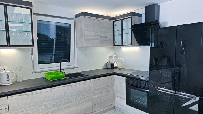 Image No.9-5 Bed Property for sale