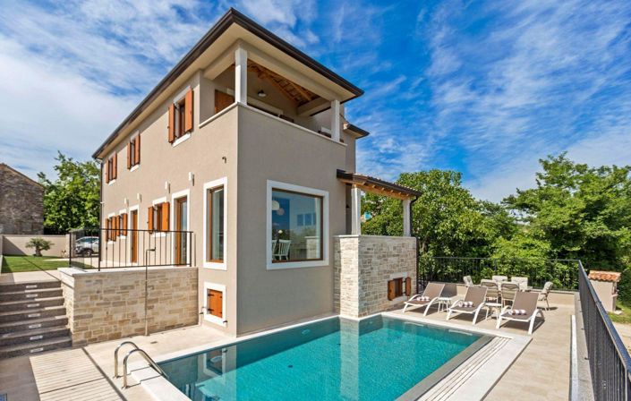 Image No.11-3 Bed Property for sale