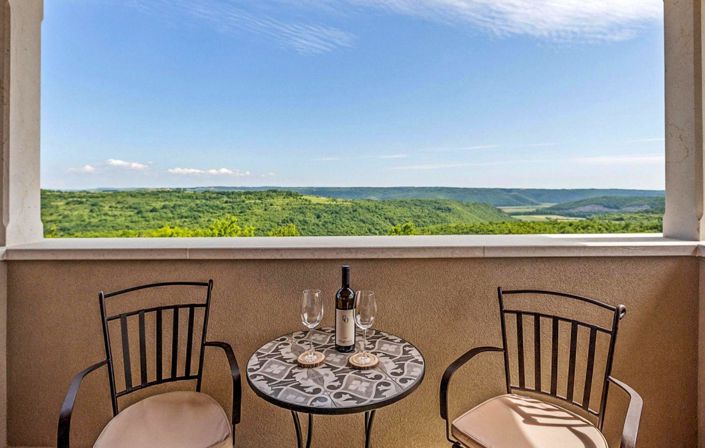 Image No.17-3 Bed Property for sale