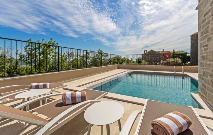 Image No.8-3 Bed Property for sale