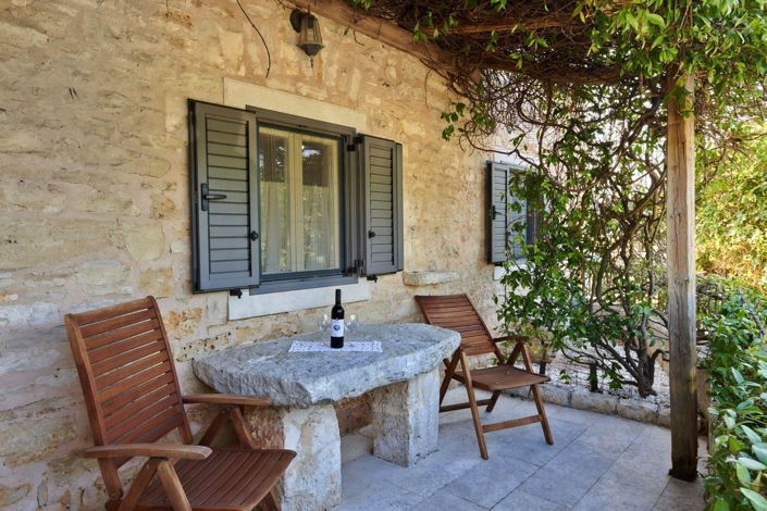 Image No.10-5 Bed Property for sale