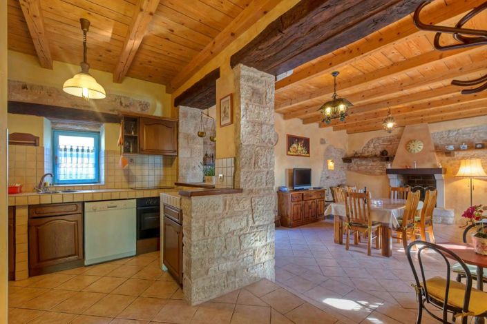 Image No.15-5 Bed Property for sale