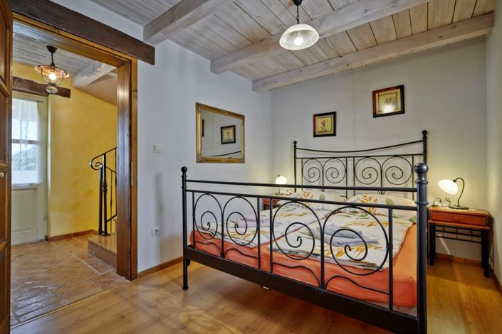 Image No.17-5 Bed Property for sale